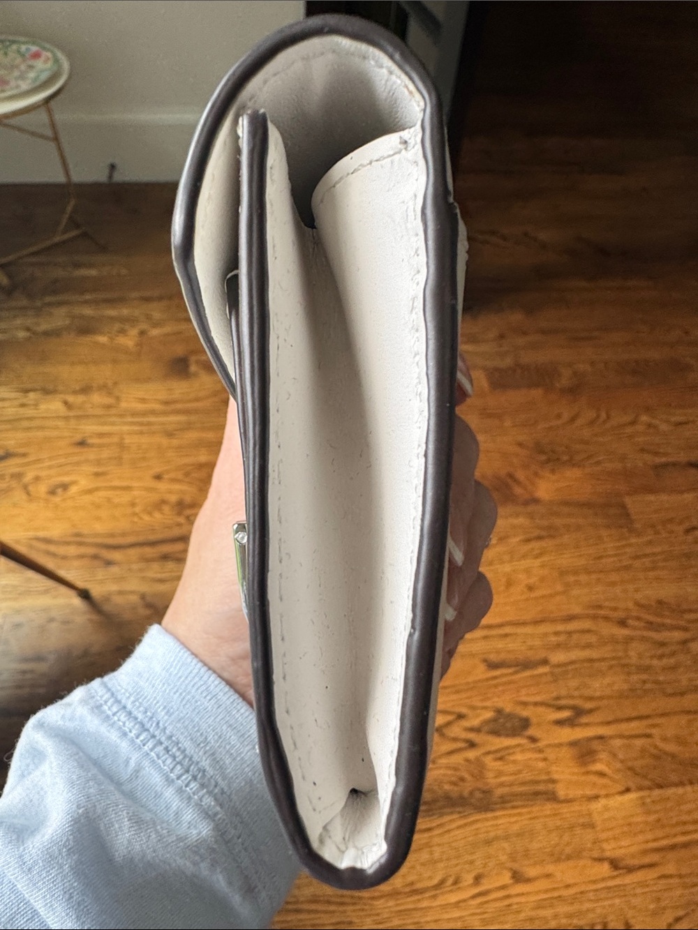 ❤️ Michael Kors White Leather Flap Wallet with Silver-Tone Lock - Picture 7 of 10